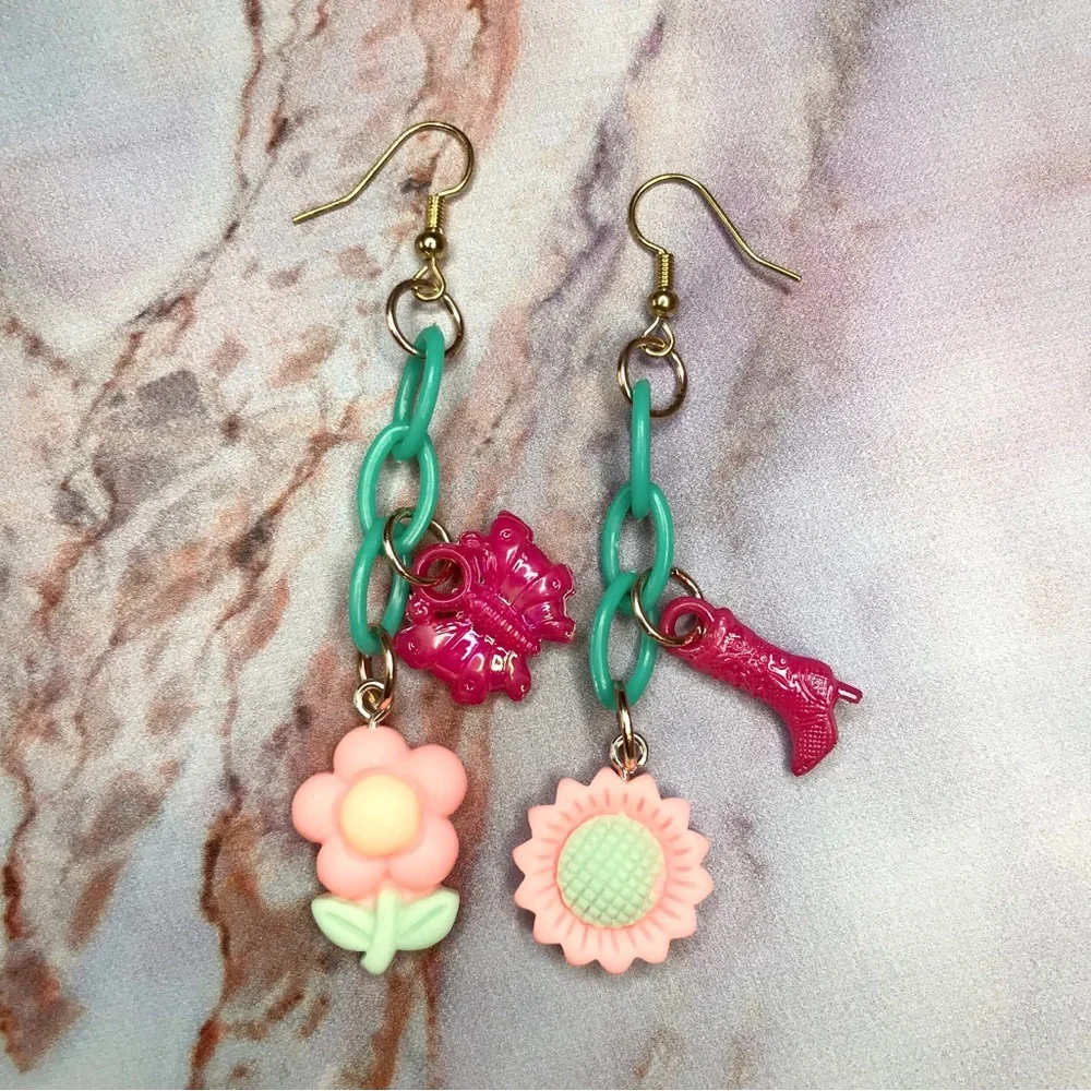 Handmade Western Flower Kawaii Plastic Chain Earrings - Picture 2 of 4
